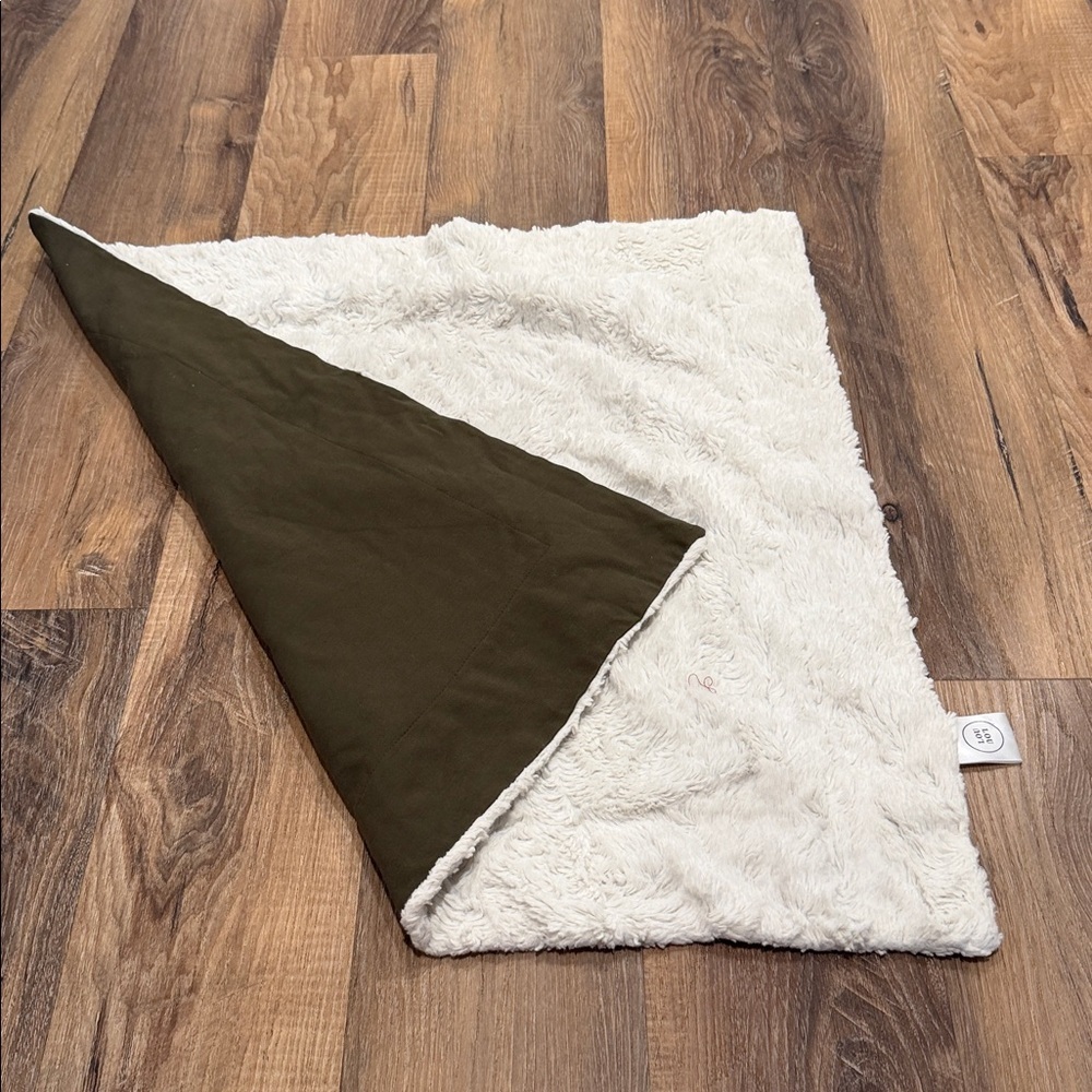 Perfect Newborn Lou Lou & Company Cozy Baby Blanket lovey hunter green w fluffy